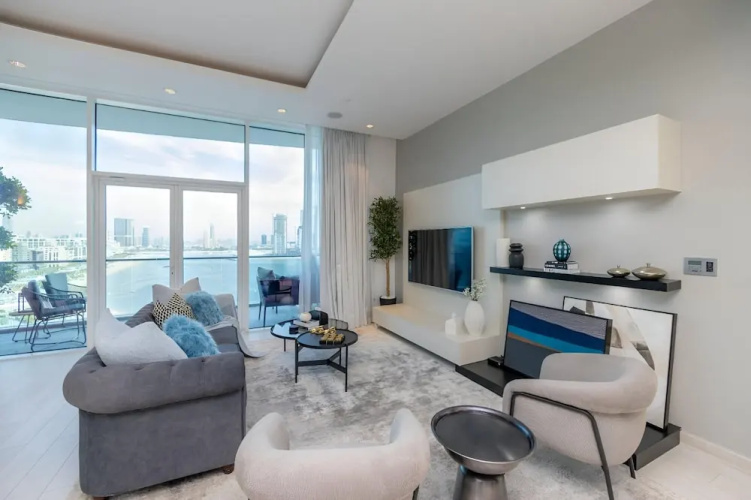 Sophisticated 1BR Palm Apt w Beach Access