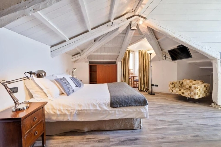 Comfort room