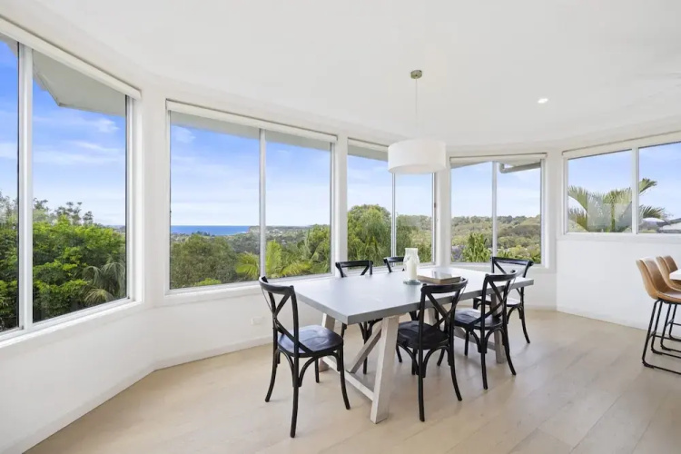 Spacious 5-bed Beach House With Ocean View