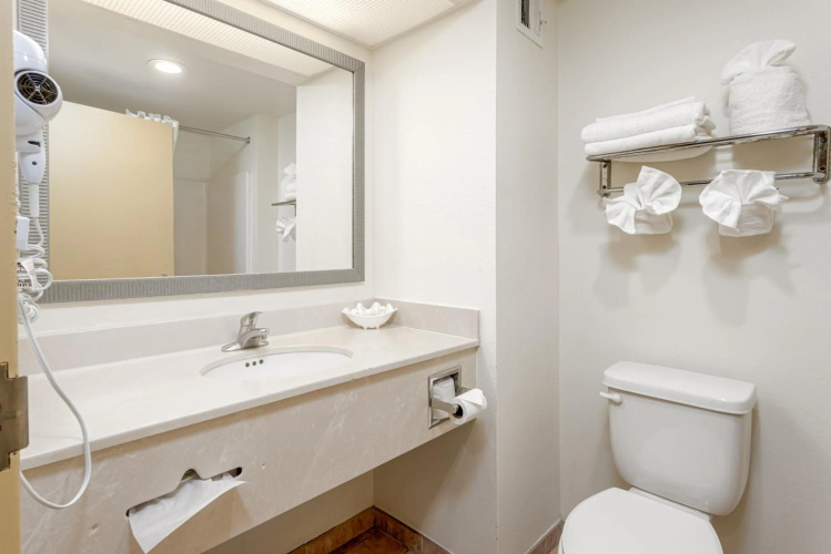 Hutchinson Island Plaza Hotel & Suites photo 9