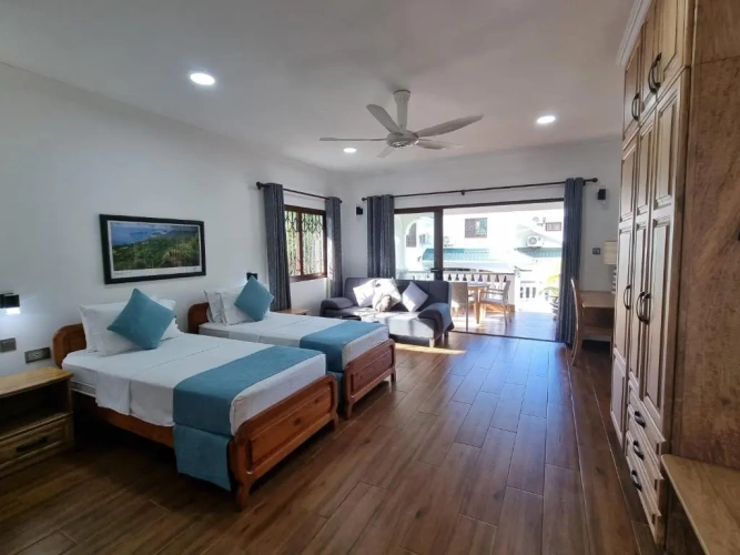 Apartment with garden view
