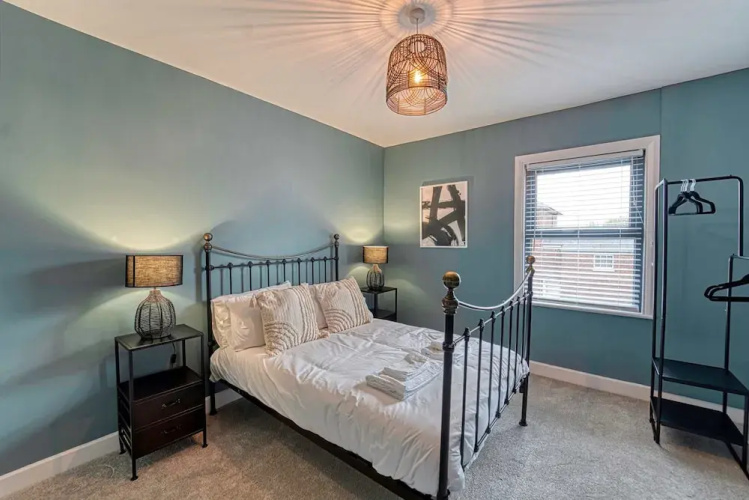 Host Stay Barton Road House