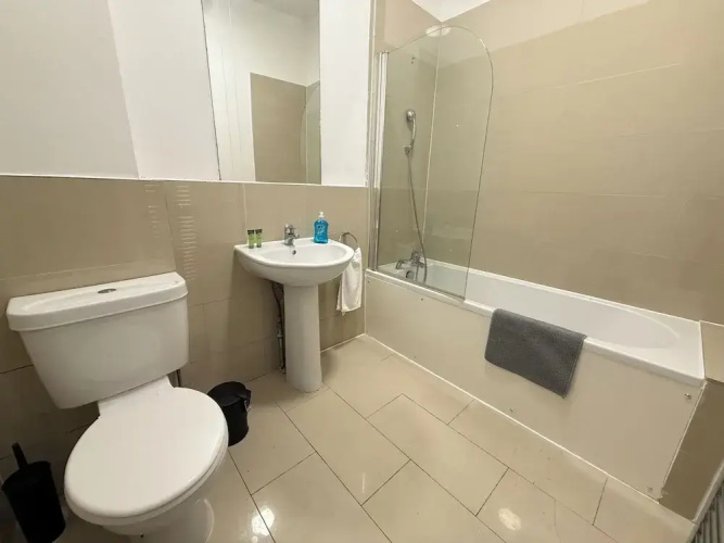 Modern Central Croydon Retreat