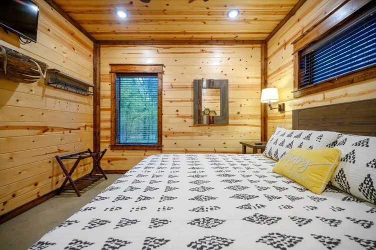 Sugar Mama Cabin for 10!