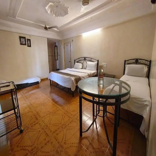 Hotel Sai's Village