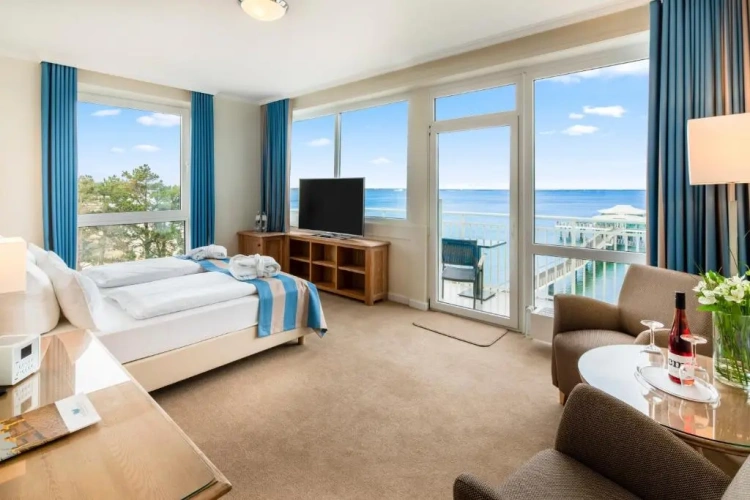 Deluxe Double room with partial sea view