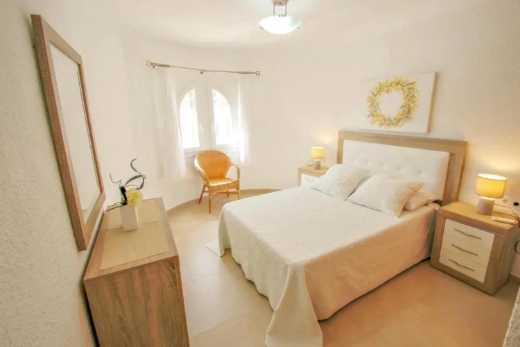3 Bedrooms Cottage