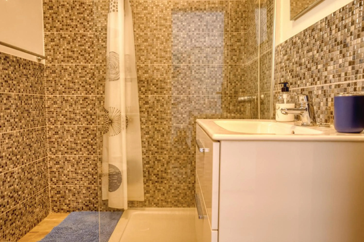 Large one bedroom apartment with incredible view 223