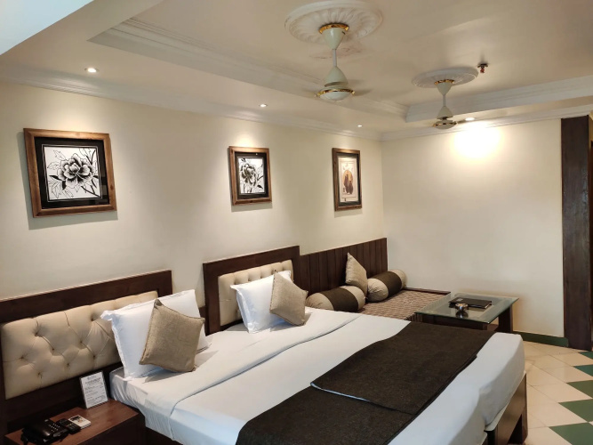 Hotel Pushpak