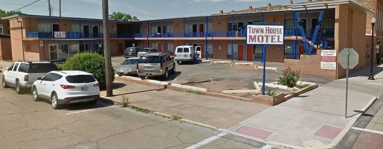 TownHouse Motel