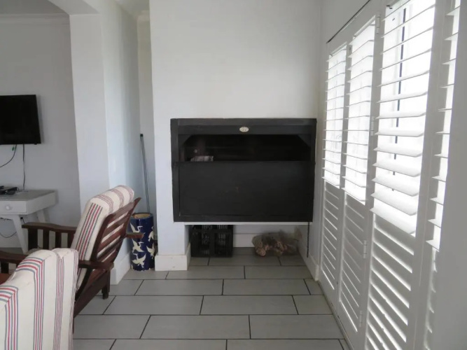 87 Marine Drive