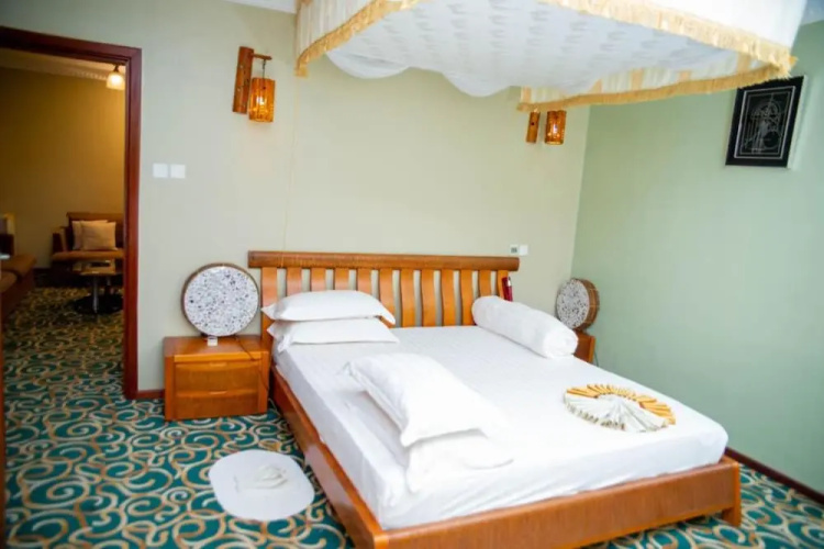 Lush Garden Business Hotel