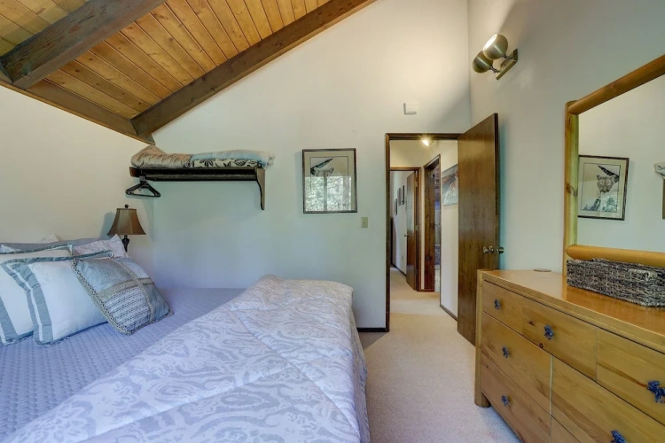 4 Bedrooms Cottage