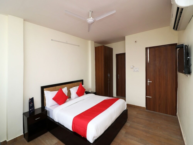 OYO 23320 Hotel Ozone