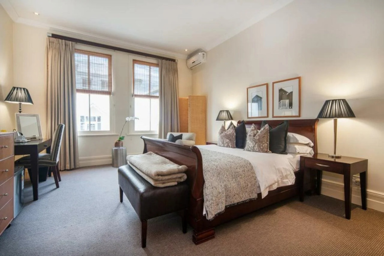 Quarters Hotel