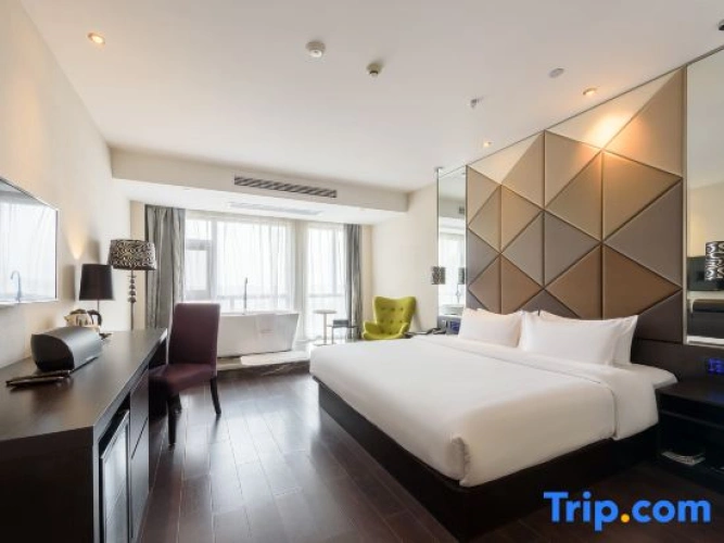 Double Suite with street view