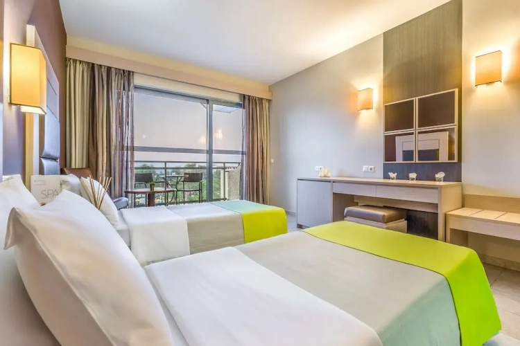 Standard Double room with balcony and with partial sea view