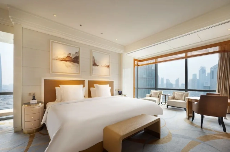 Deluxe Double room with city view