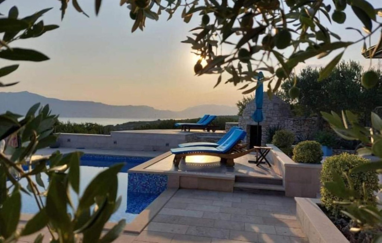 Holiday house Ita - with pool and view: Postira, Island Brac
