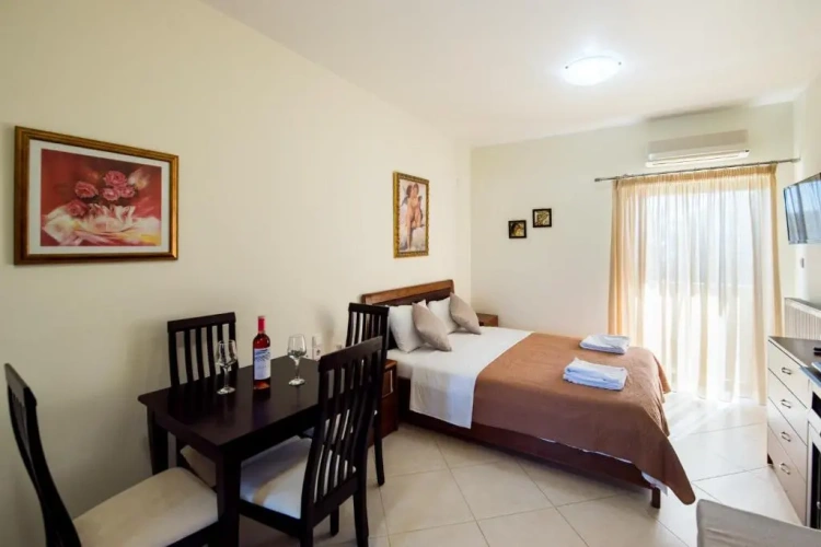 Standard Double room with partial sea view