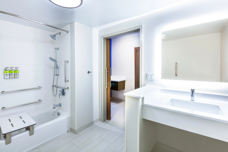 Holiday Inn Express & Sts Tulsa Northeast - Owasso photo 10