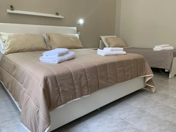 Standard Triple room