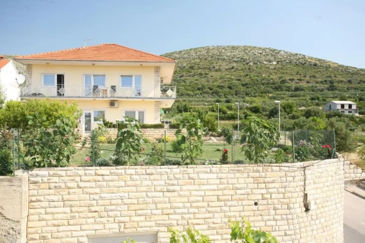 3 Bedrooms Apartment