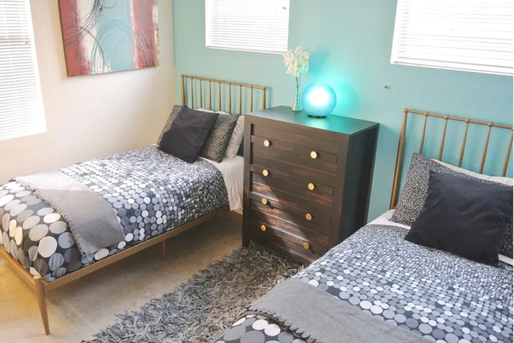 3BR 2BA Rooftop Deck East Downtown by RedAwning