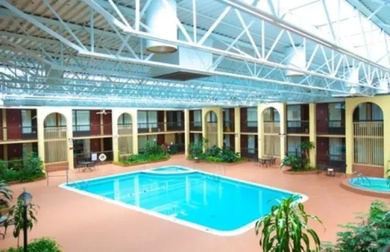 Super 8 Newport