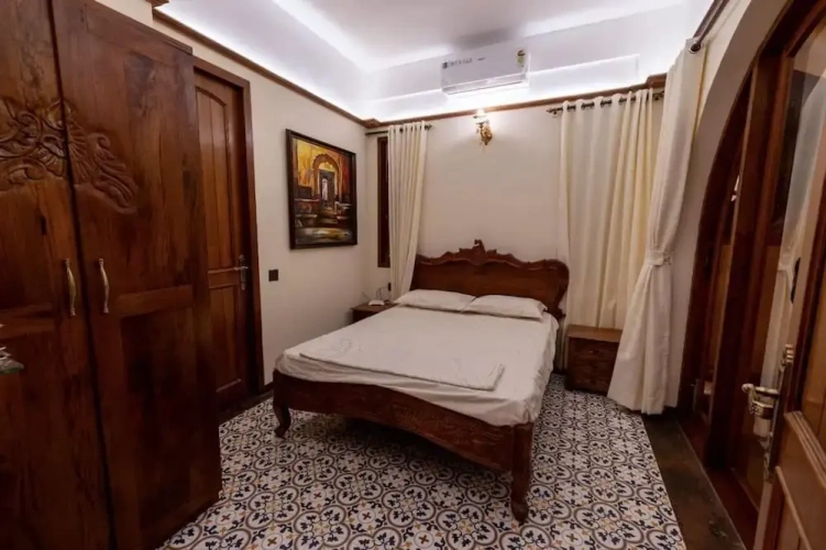 Standard room with pool view