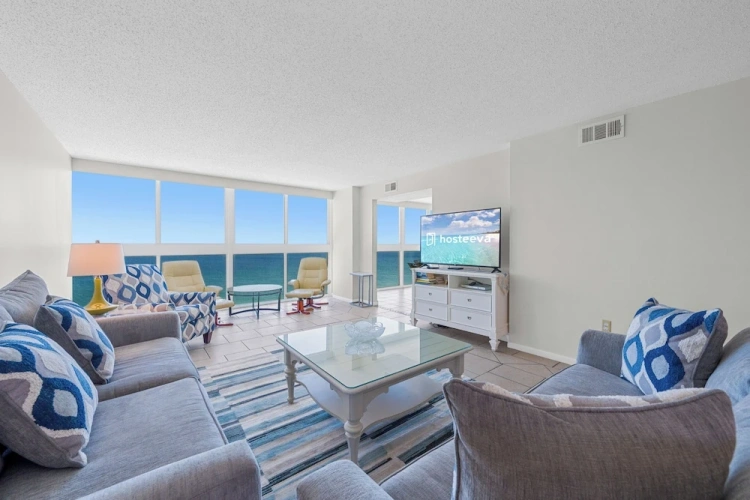 4 Bedrooms Standard Family room beachfront