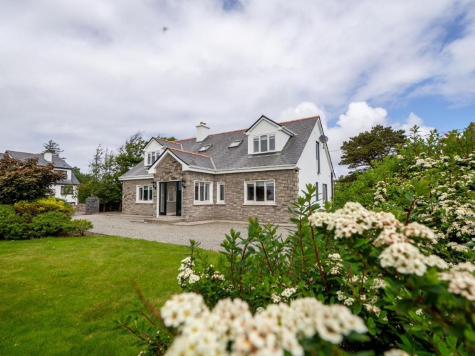 5 Bedrooms Cottage