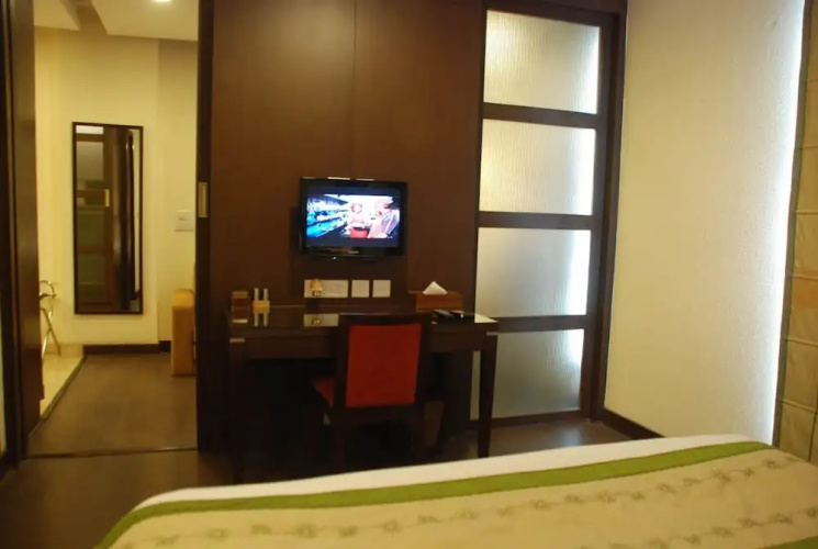 Apartment 52