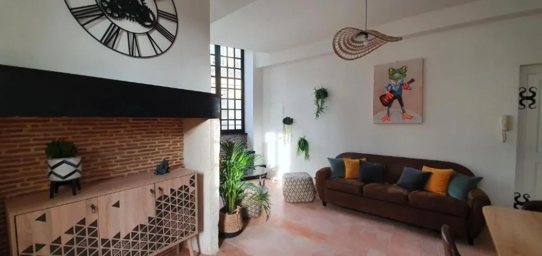 2 Bedrooms Apartment