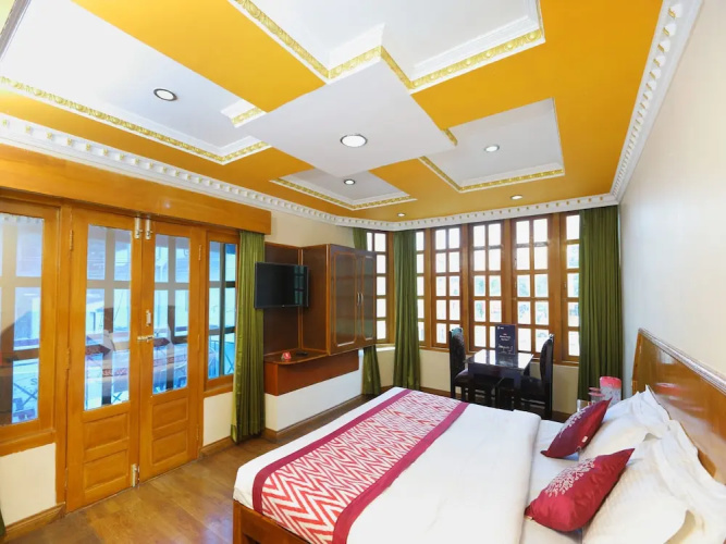 OYO 13807 Hotel Gurupriya
