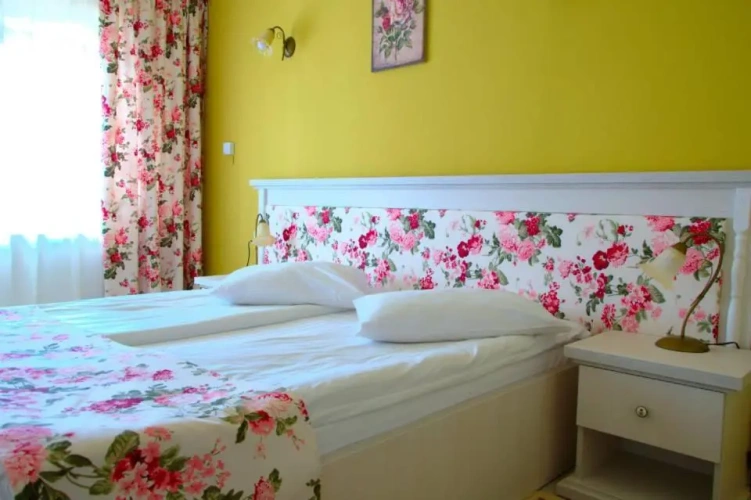 2 Bedrooms Studio