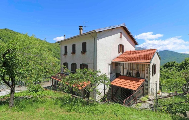4 Bedrooms Cottage