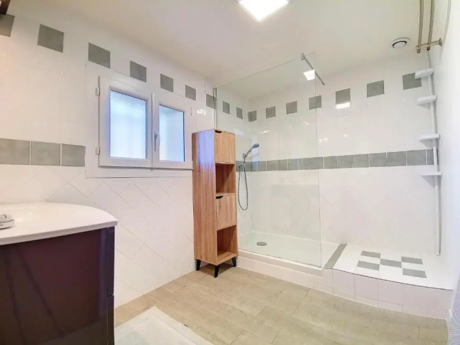 4 Bedrooms Cottage