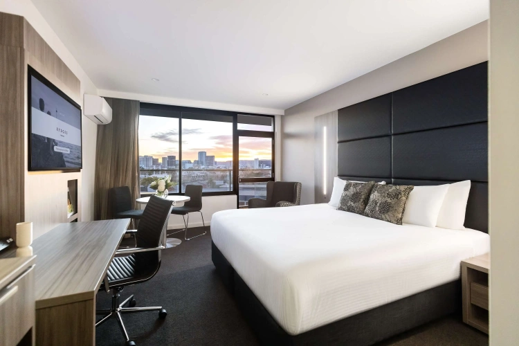 Superior Double room with city view