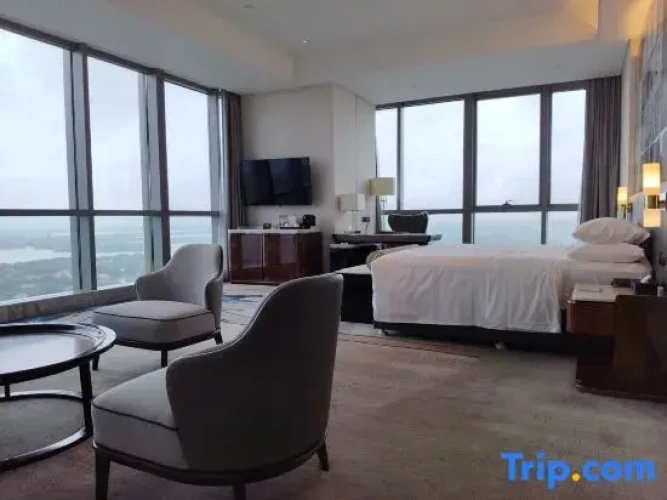 Quadruple Club Suite