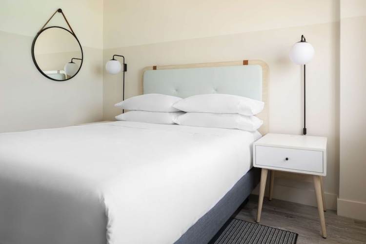 Hampton by Hilton Grand Cayman Seven Mile Beach photo 8
