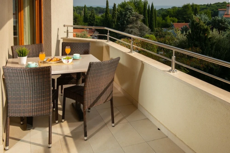 2 Bedrooms Comfort Apartment with balcony and with partial sea view