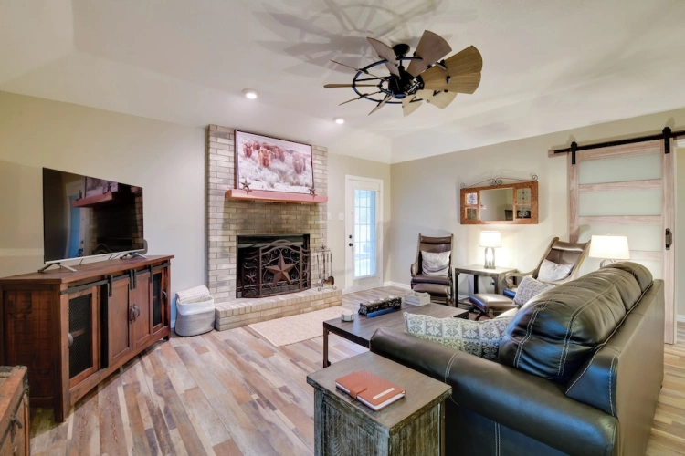 3 Bedrooms Cottage with balcony