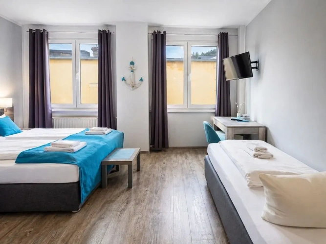 Standard Triple room