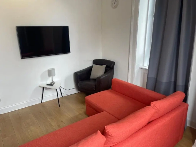 2 Bedrooms Apartment