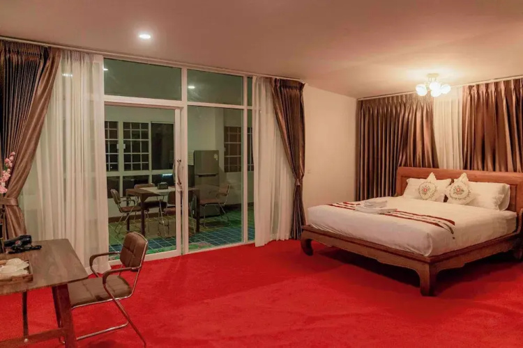 Baan Khlong Mae Kha