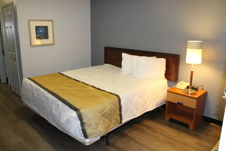 Budgetel Inn & Suites