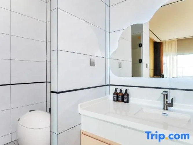 2 Bedrooms Business Suite with mountain view
