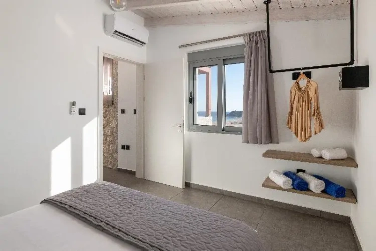 6 Bedrooms Villa with balcony