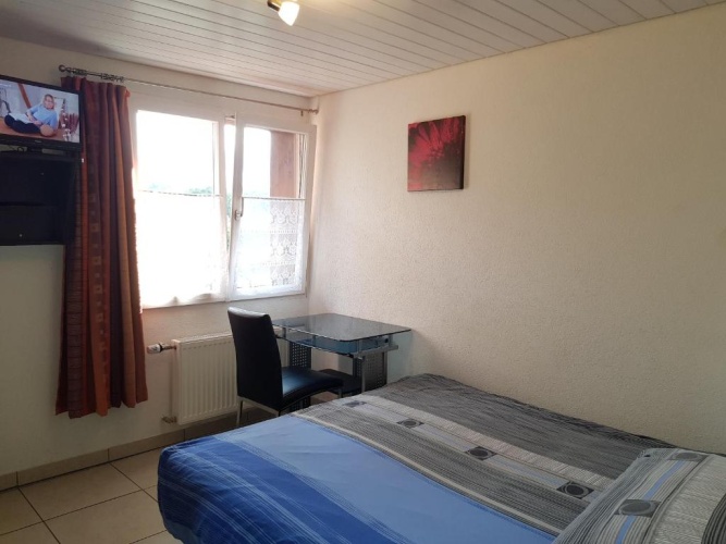 Standard Triple room with view